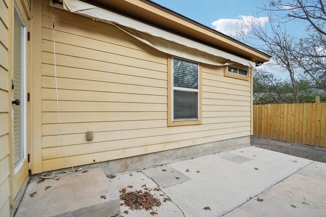 Building Photo - 5422 Sunlit Brk