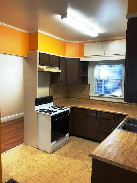 Kitchen - 829 Courtenay Dr NE