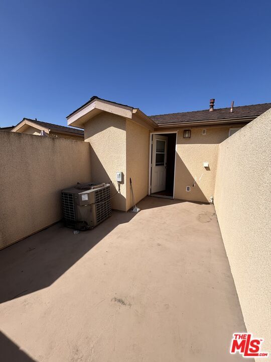 Building Photo - 3668 Mentone Ave