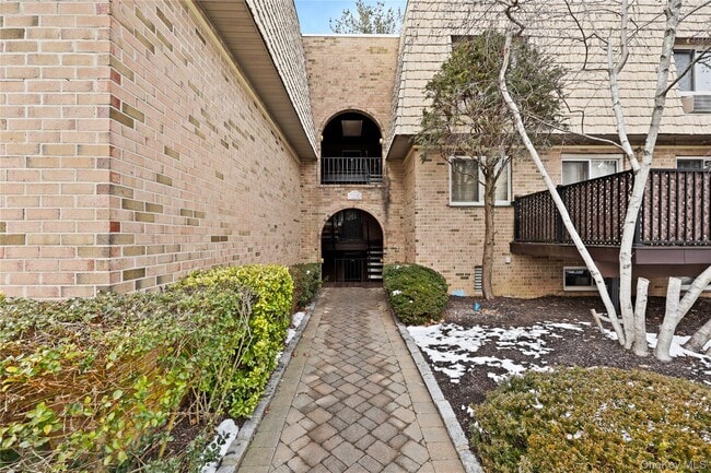 Building Photo - 330 S Central Ave