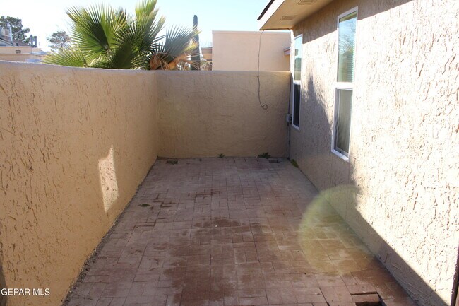 Building Photo - 3120 Voss Dr