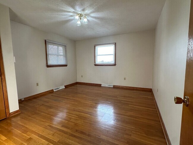 Building Photo - 1308 Minebank Rd