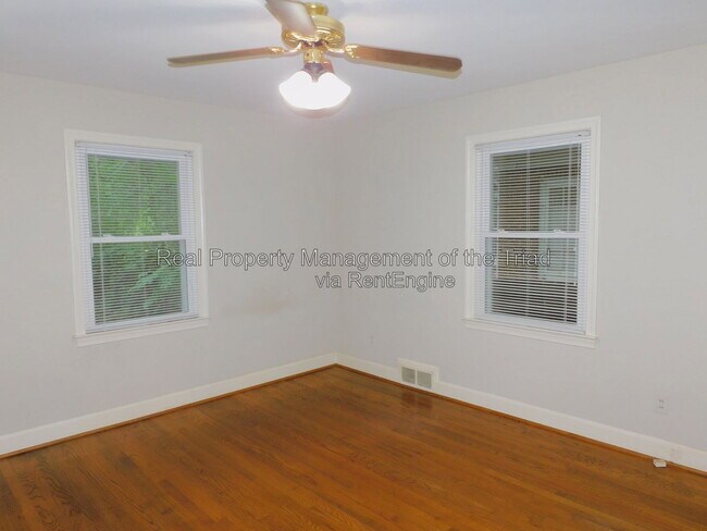Building Photo - 715 S Hawthorne Rd