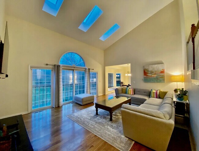 Building Photo - 3220 Indian Creek Dr