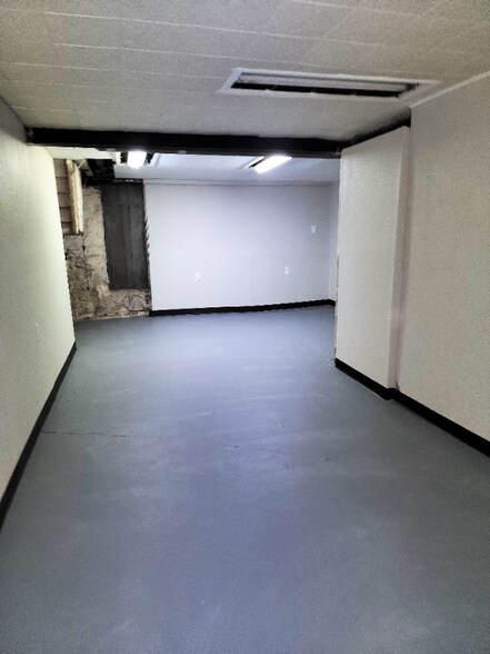 Building Photo - 402 Van Brunt Blvd