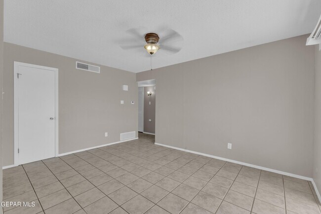 Building Photo - 228 Caribe Cir