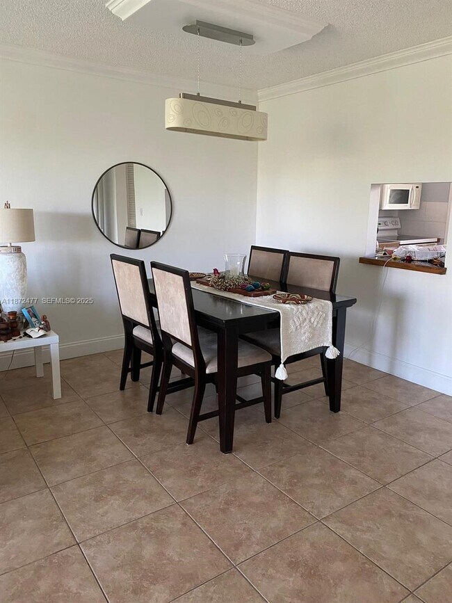 Building Photo - 300 NE 14th Ave