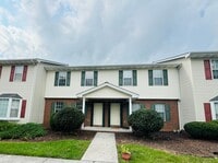 Building Photo - 824 Patrick Henry Dr