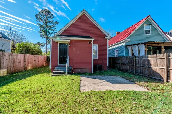 Building Photo - 1 bed/1 bath house for rent close to Downtown Augusta, with off-street parking!