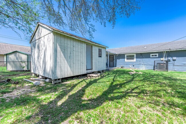 Building Photo - 3910 Luca St