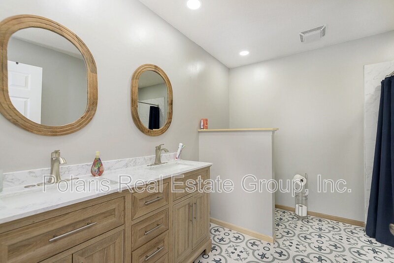 Building Photo - 266 E Pine Ridge Dr