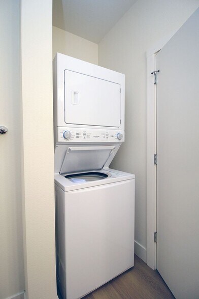 Building Photo - 8417 SW 24th Ave