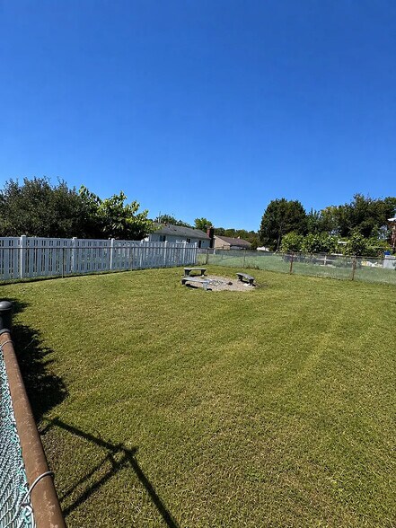 Building Photo - 52 Macek Dr