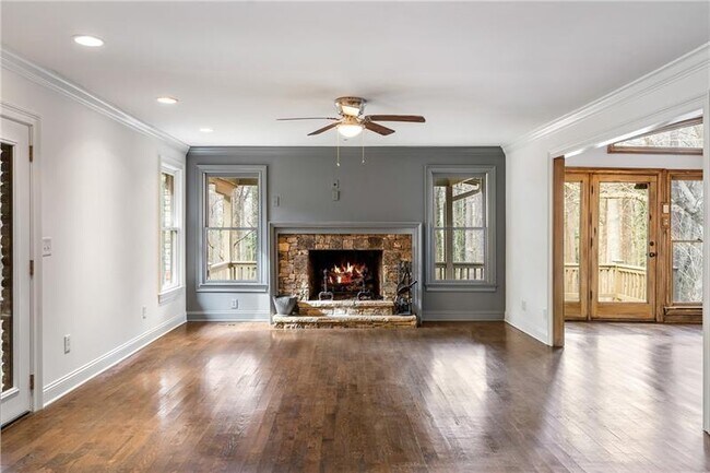 Building Photo - 2468 Ridgeway Dr