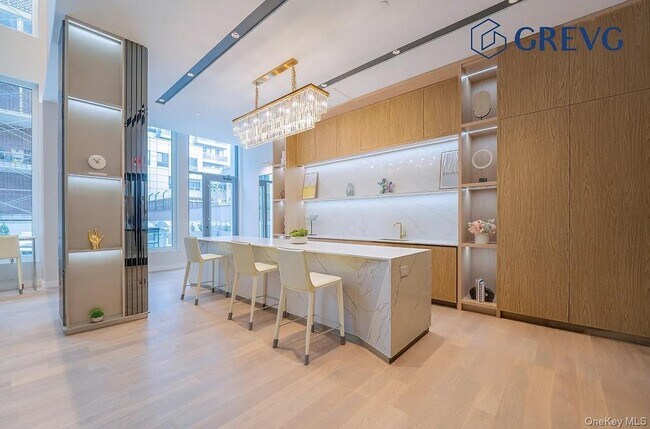 Building Photo - 136-18 Maple Ave