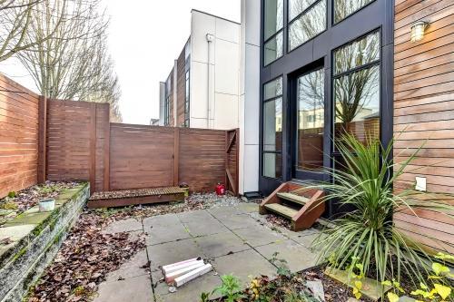 Building Photo - 1 bedroom in Seattle WA 98108