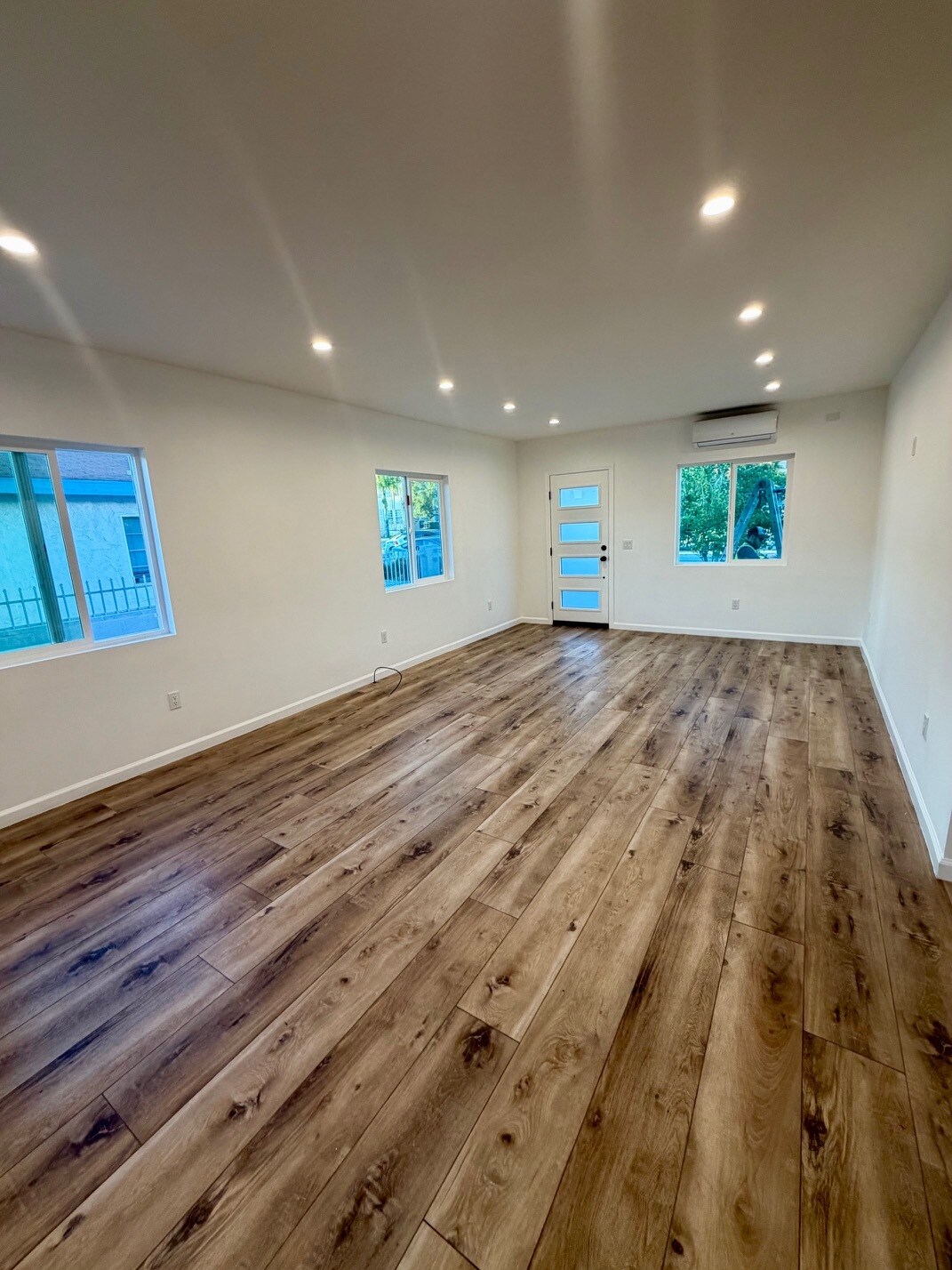 Building Photo - 1144 E Wilson Ave