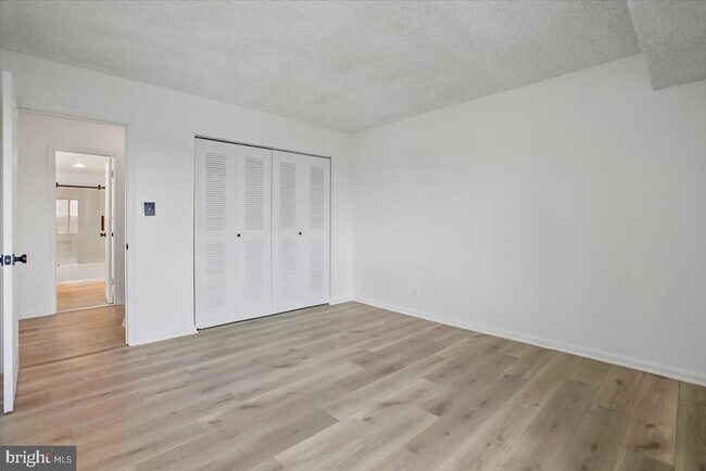 Building Photo - 3800 Powell Ln