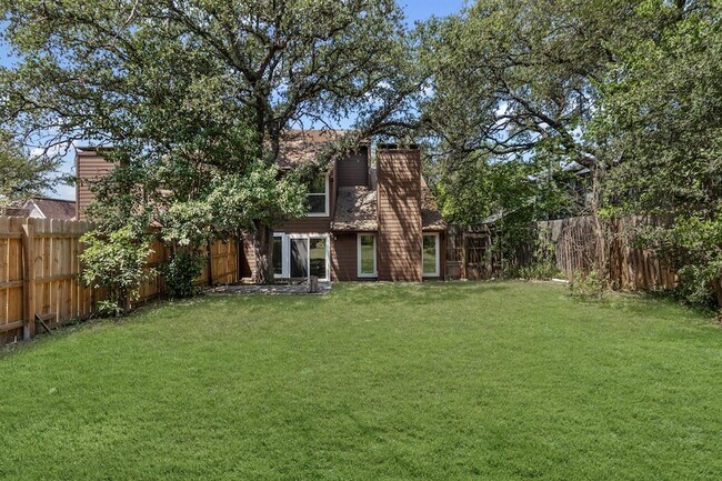 Building Photo - 8113 Baywood Dr