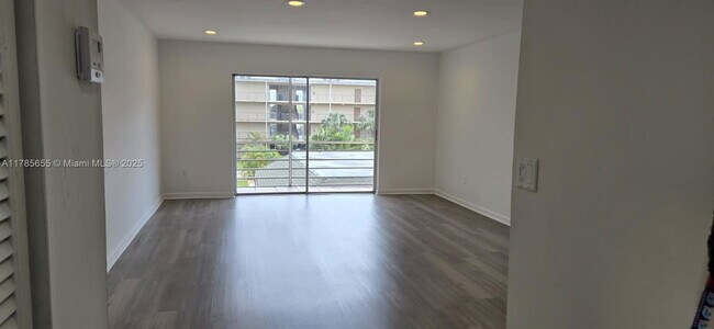 Building Photo - 4848 NW 24th Ct