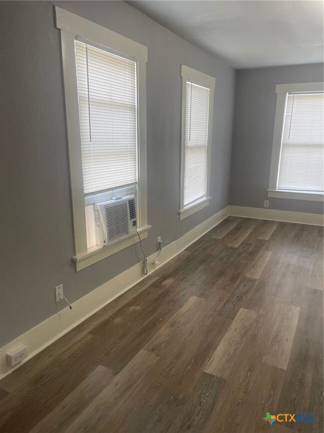 Building Photo - 205 E Kingsbury St