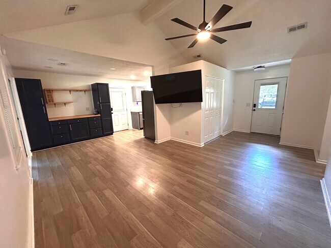 Building Photo - Beautifully Renovated 3BR Home in Summerville