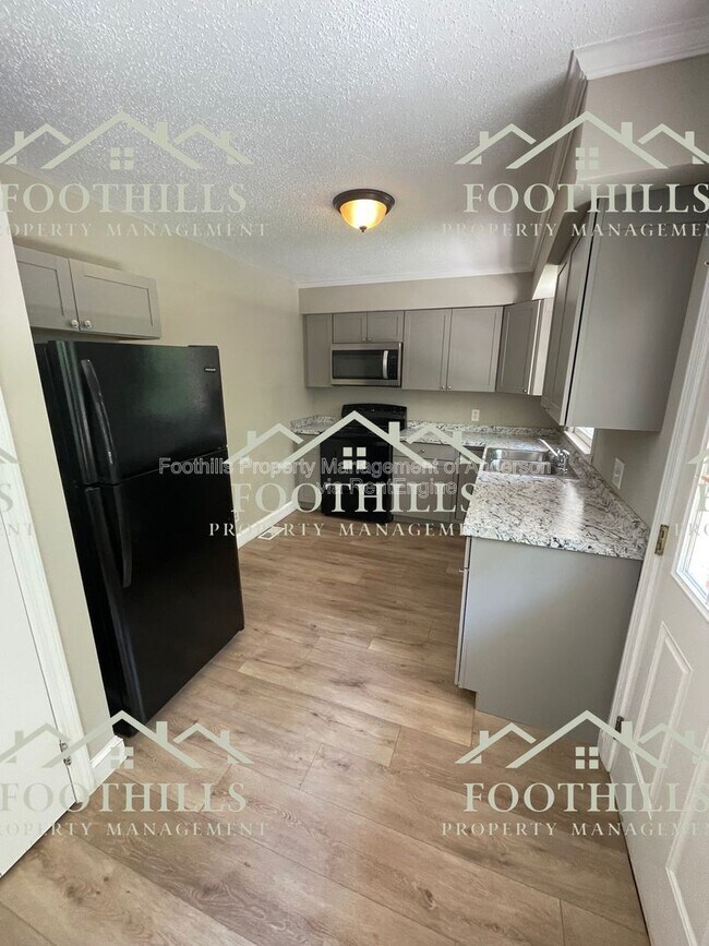 Building Photo - 411 Camellia Dr