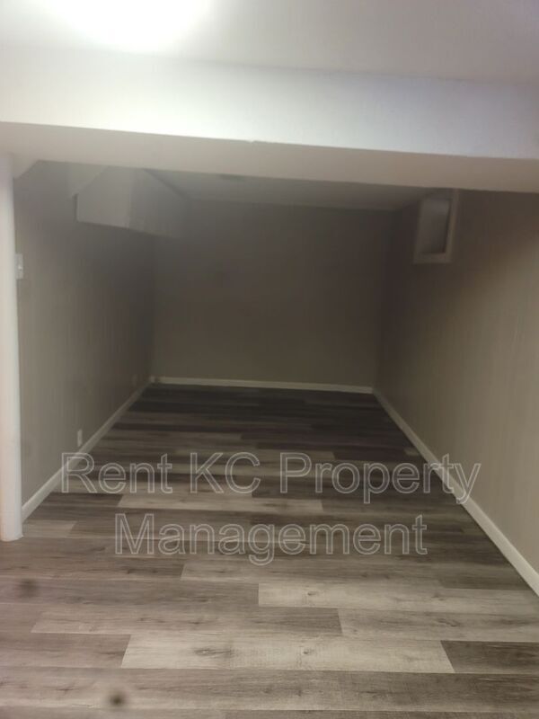 Building Photo - 2709 NE 63rd St