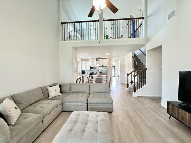 Building Photo - Charming 4-Bedroom Retreat with Granite Accents & Hardwood Elegance in Alvin!