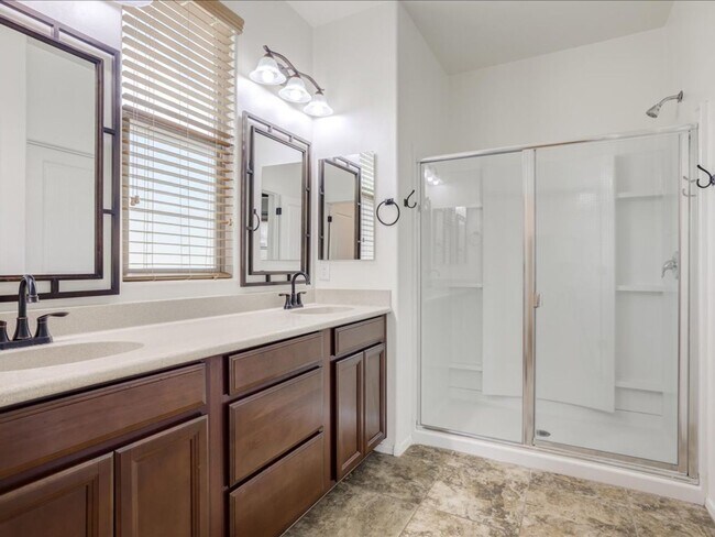 Building Photo - La Estancia 4 Bed 2.5 Bath Home