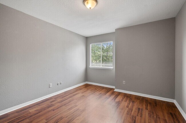 Building Photo - 8514 Deer Meadow Dr