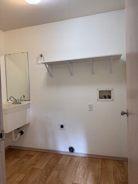 Building Photo - 1110 Irving St SW