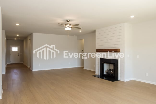 Building Photo - 106 Chain Bridge Circle