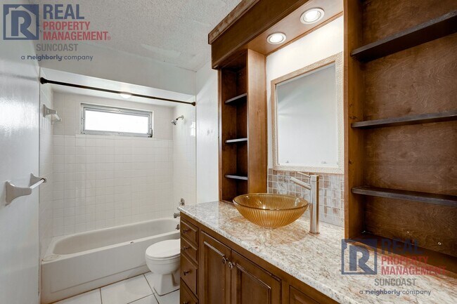 Building Photo - 1370 Palmwood Dr