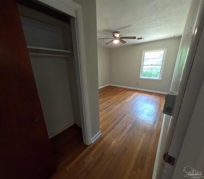 Building Photo - 3814 Gerhardt Dr