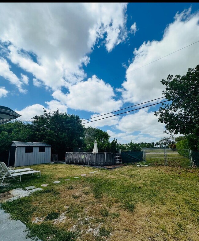 Building Photo - 14855 Grant Ln
