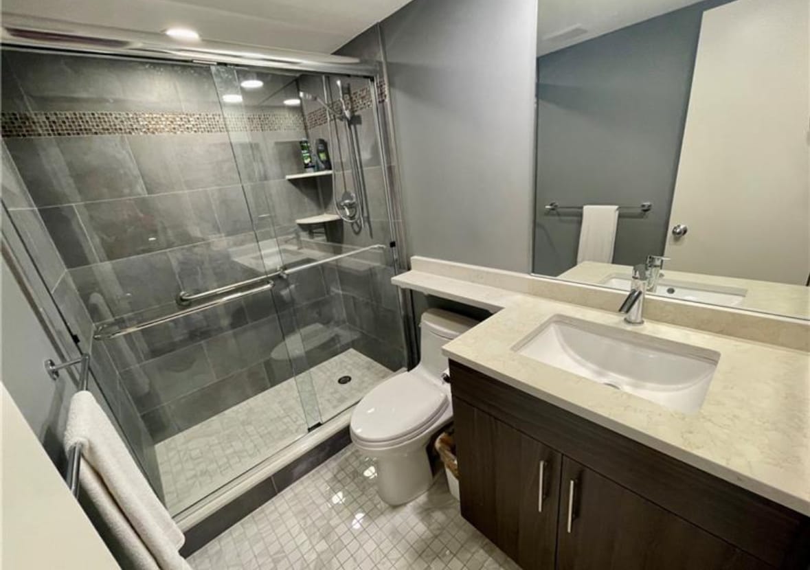 2 bathroom - 802 Cypress Blvd