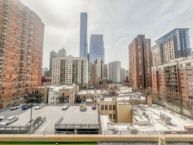Building Photo - 33 W Delaware Pl