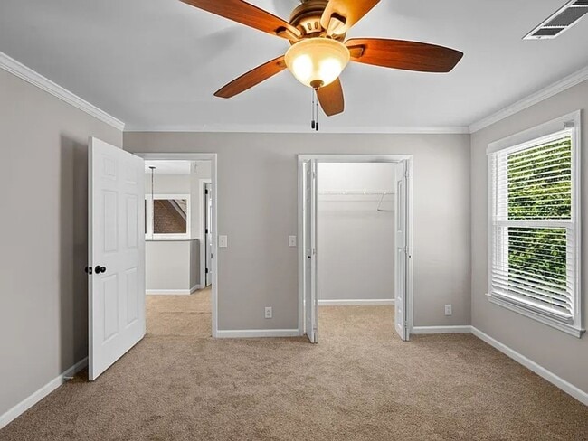 Building Photo - Great 4BR Bellevue Home