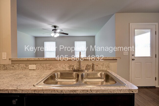 Building Photo - 3516 SE 94th St