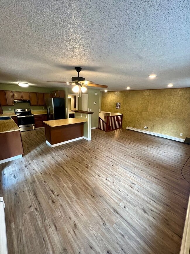 Building Photo - Home for rent in North Pole / 1-Car Garage...