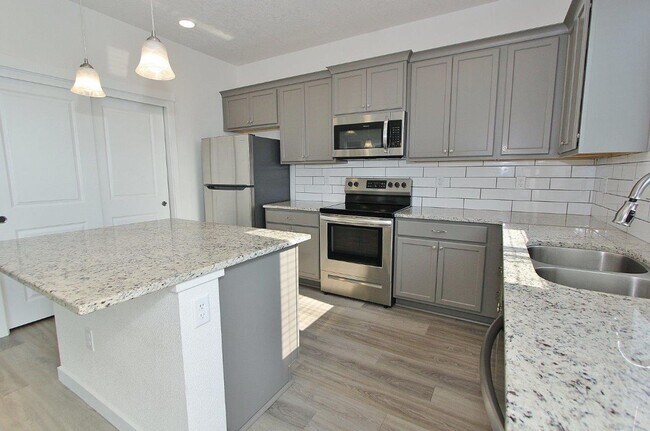 Building Photo - Modern townhouse in a Cozy Community. 50% ...