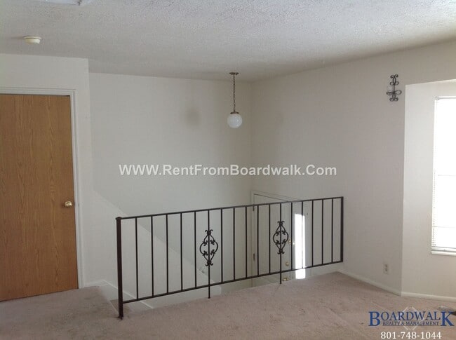 Building Photo - Spacious 2 Bed 2 Bath Magna Duplex With Pr...