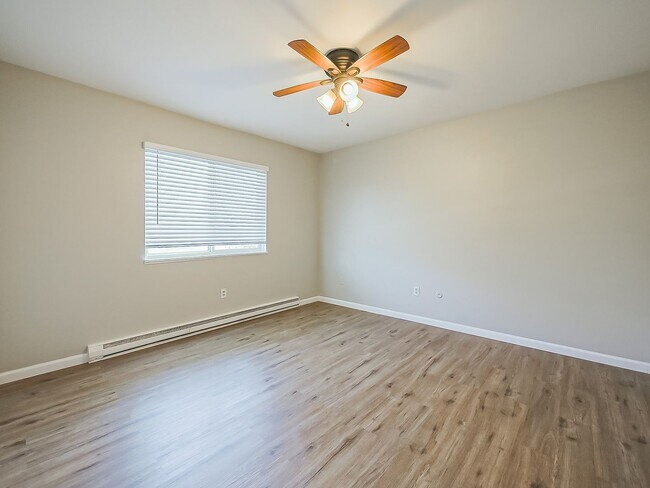 Building Photo - 125 E Van Riper Rd