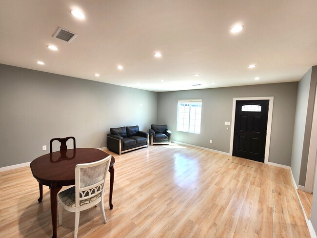 ADU - 13863 Burton St