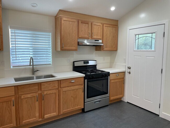 Building Photo - Lovely 1 Bedroom 1 Bath Unit in Prime Echo Park