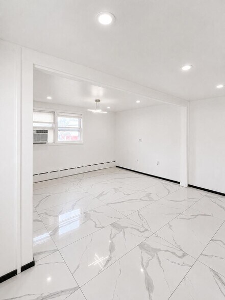 Building Photo - 256 Grove St
