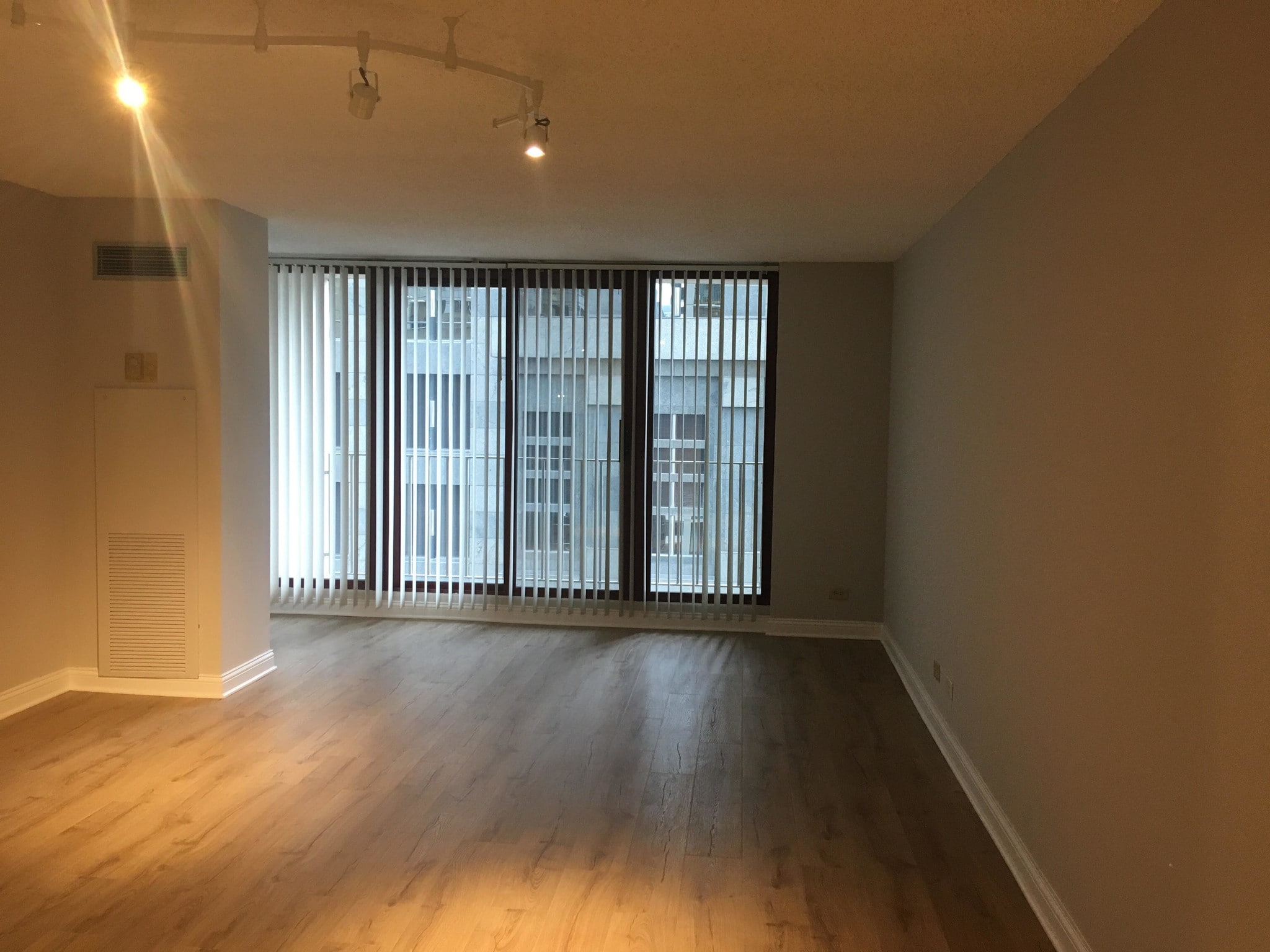 Living Room View 1 - 200 N Dearborn St