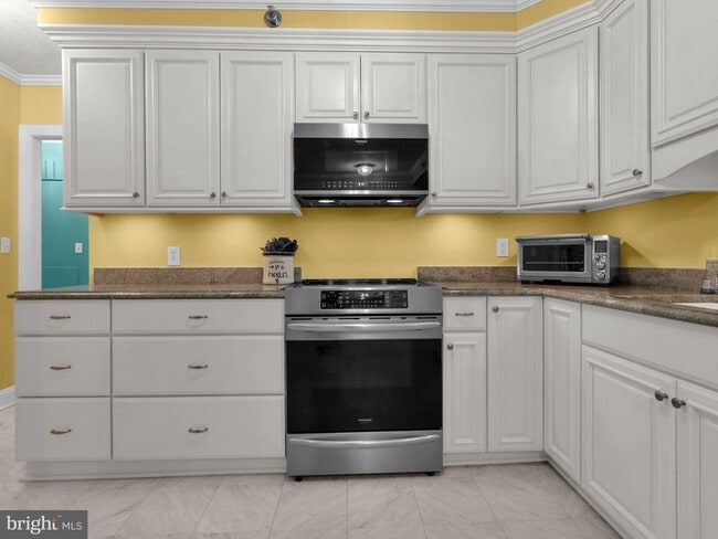 Building Photo - 1300 Crystal Dr