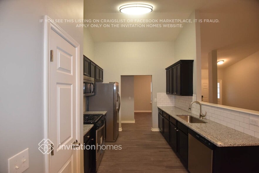 Building Photo - 3932 Edgeview Dr